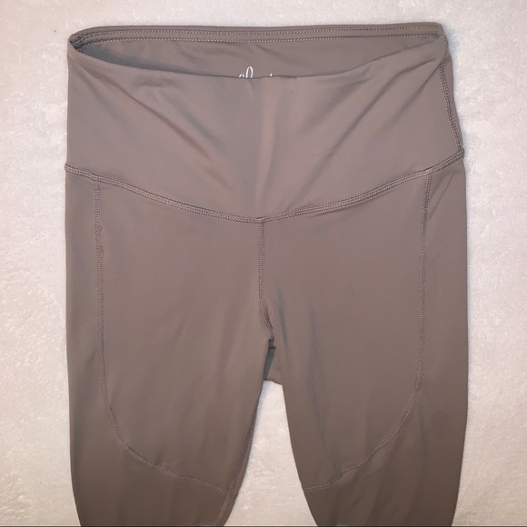 Cheri Fit Leggings - Picture 5 of 6